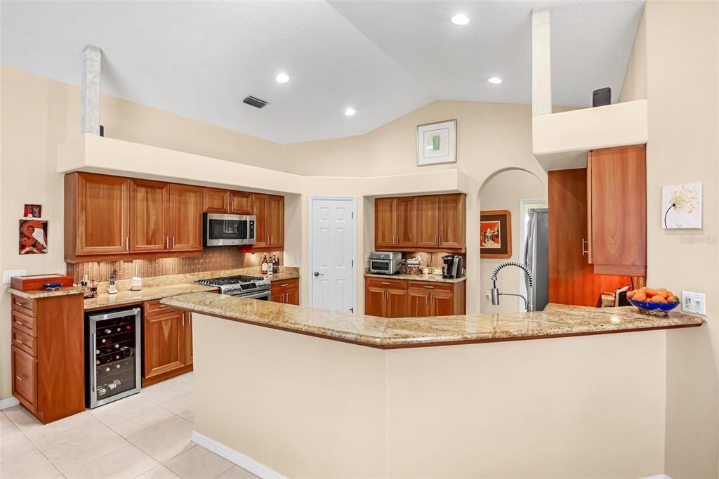 Activo con contrato: $949,000 (4 camas, 3 baños, 2809 Pies cuadrados)