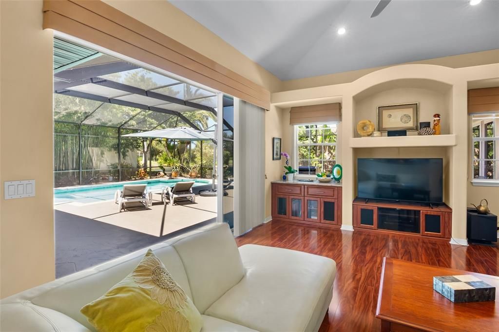 Activo con contrato: $949,000 (4 camas, 3 baños, 2809 Pies cuadrados)