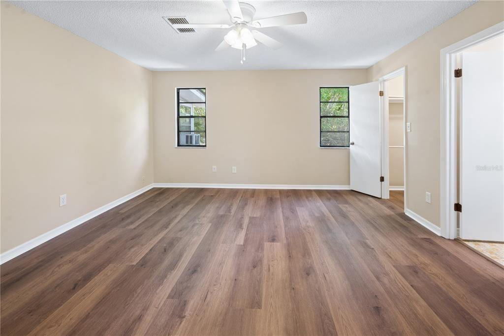 For Sale: $259,900 (3 beds, 2 baths, 1254 Square Feet)