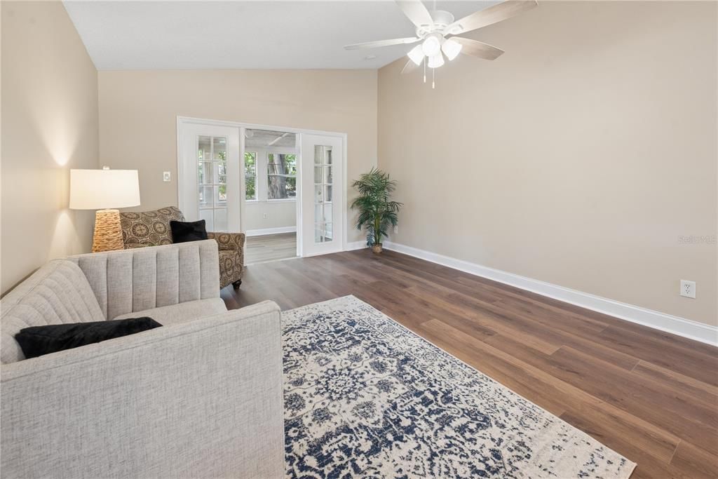 For Sale: $259,900 (3 beds, 2 baths, 1254 Square Feet)
