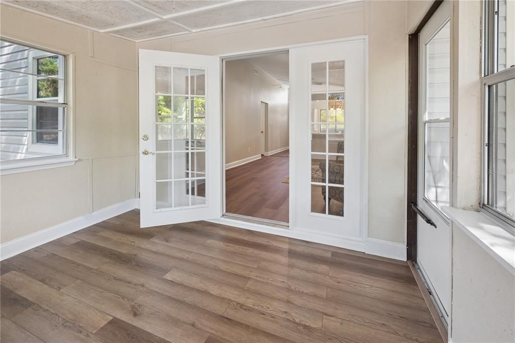For Sale: $259,900 (3 beds, 2 baths, 1254 Square Feet)