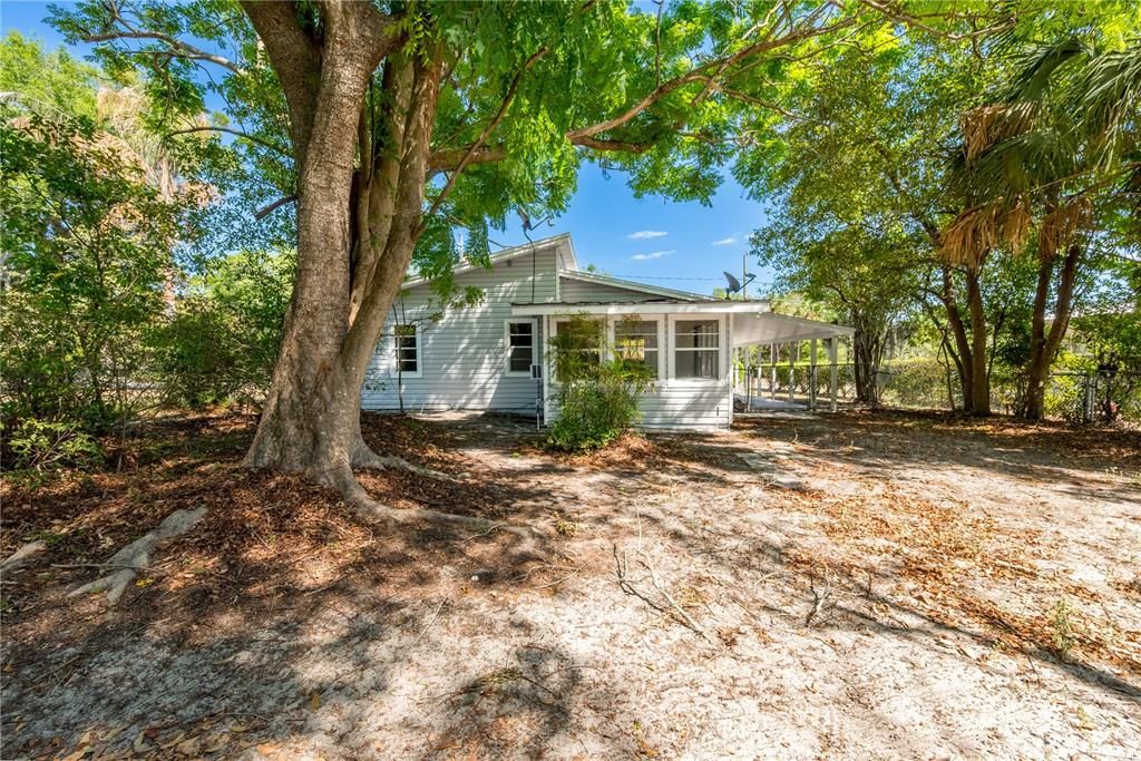 For Sale: $259,900 (3 beds, 2 baths, 1254 Square Feet)