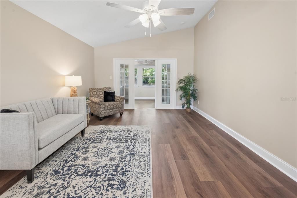 For Sale: $259,900 (3 beds, 2 baths, 1254 Square Feet)