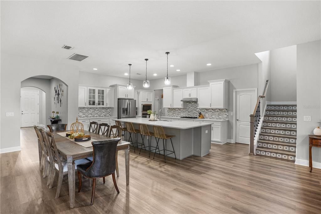 Activo con contrato: $950,000 (5 camas, 4 baños, 3635 Pies cuadrados)