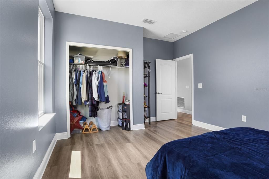 Activo con contrato: $950,000 (5 camas, 4 baños, 3635 Pies cuadrados)