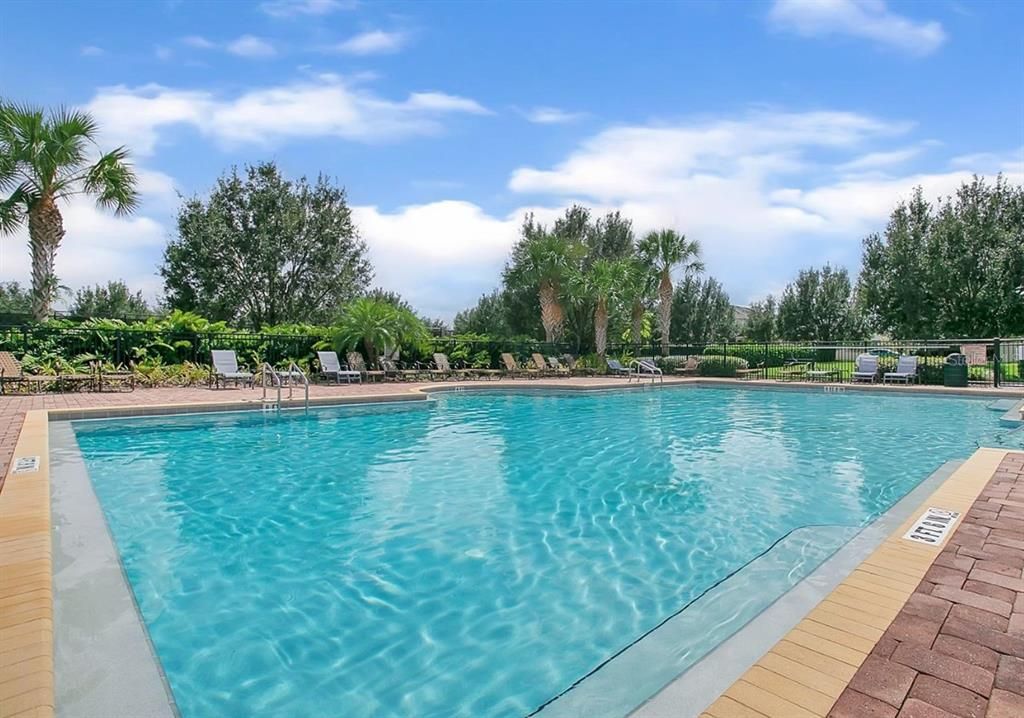 Activo con contrato: $950,000 (5 camas, 4 baños, 3635 Pies cuadrados)