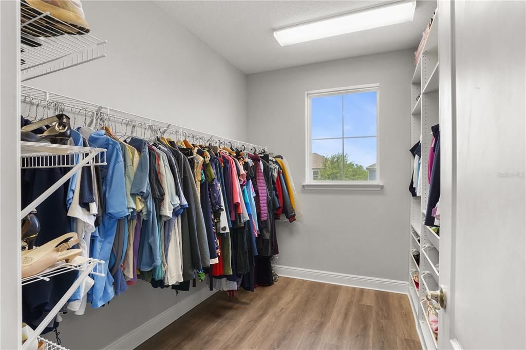 Activo con contrato: $950,000 (5 camas, 4 baños, 3635 Pies cuadrados)