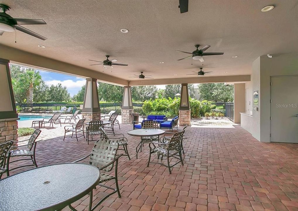 Activo con contrato: $950,000 (5 camas, 4 baños, 3635 Pies cuadrados)