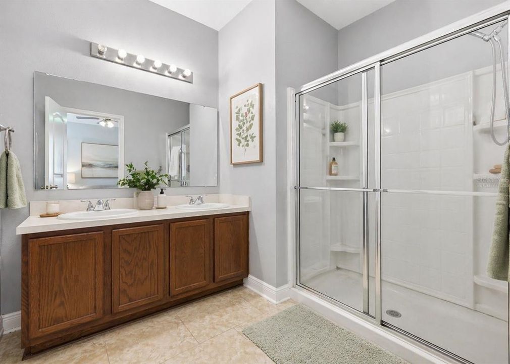 Activo con contrato: $360,000 (3 camas, 2 baños, 1875 Pies cuadrados)
