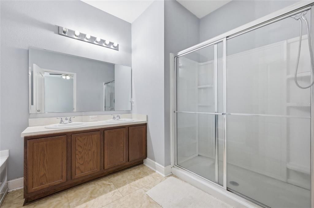 Activo con contrato: $360,000 (3 camas, 2 baños, 1875 Pies cuadrados)