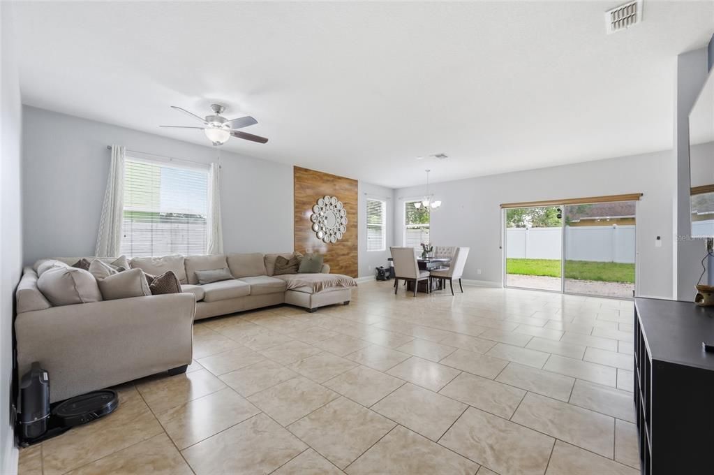 Activo con contrato: $360,000 (3 camas, 2 baños, 1875 Pies cuadrados)