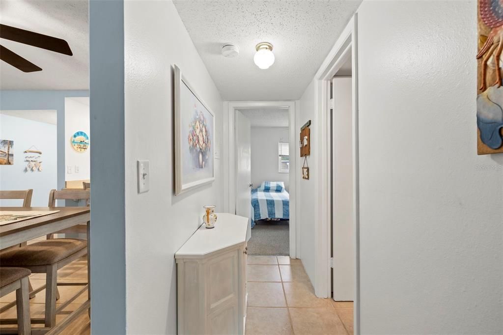 For Sale: $180,000 (2 beds, 1 baths, 980 Square Feet)