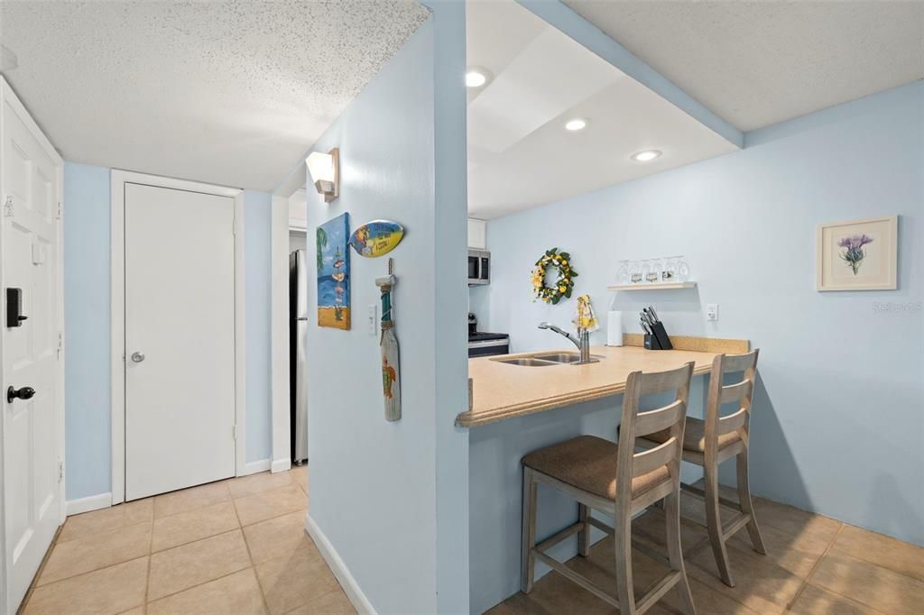 For Sale: $180,000 (2 beds, 1 baths, 980 Square Feet)
