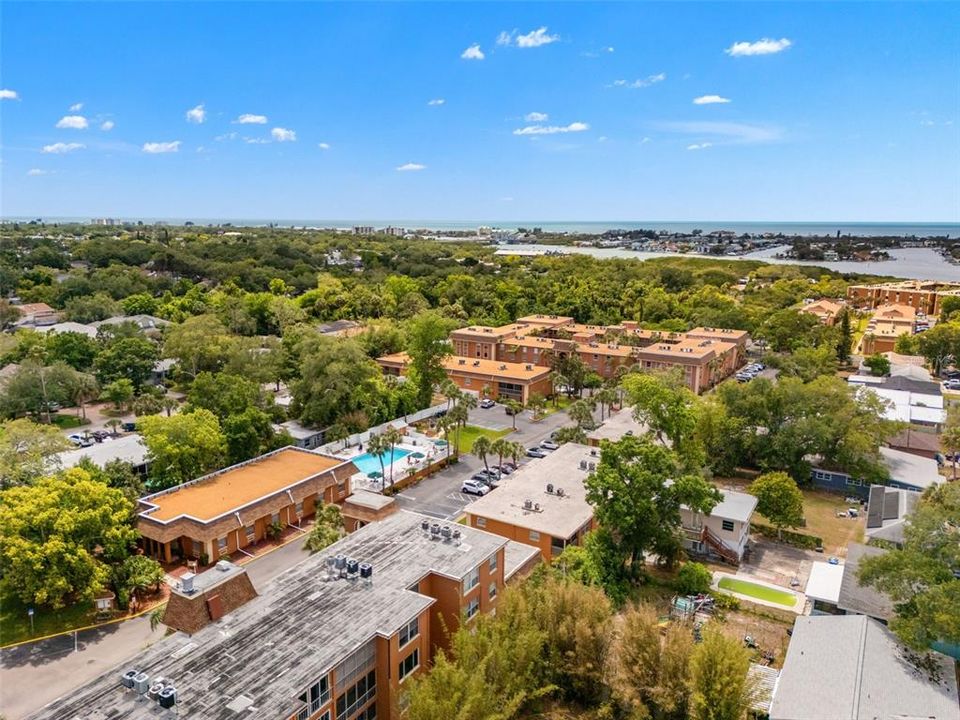 For Sale: $180,000 (2 beds, 1 baths, 980 Square Feet)