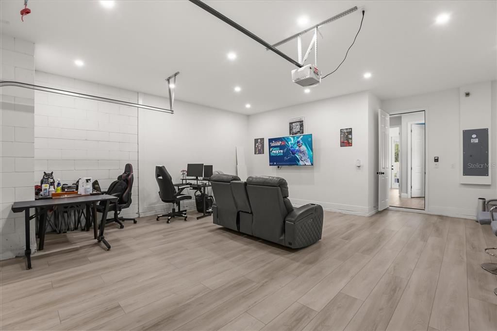 En Venta: $865,000 (6 camas, 4 baños, 4638 Pies cuadrados)