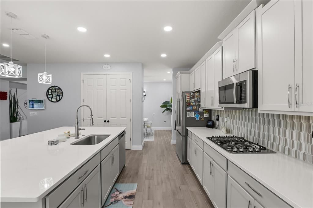 En Venta: $865,000 (6 camas, 4 baños, 4638 Pies cuadrados)