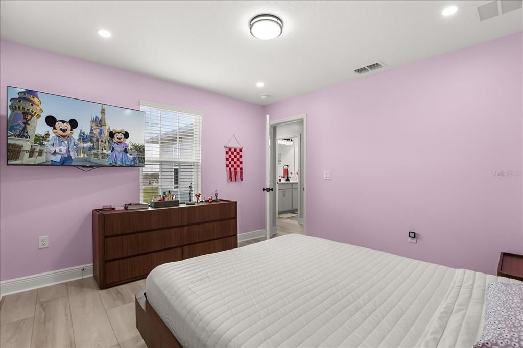 En Venta: $865,000 (6 camas, 4 baños, 4638 Pies cuadrados)