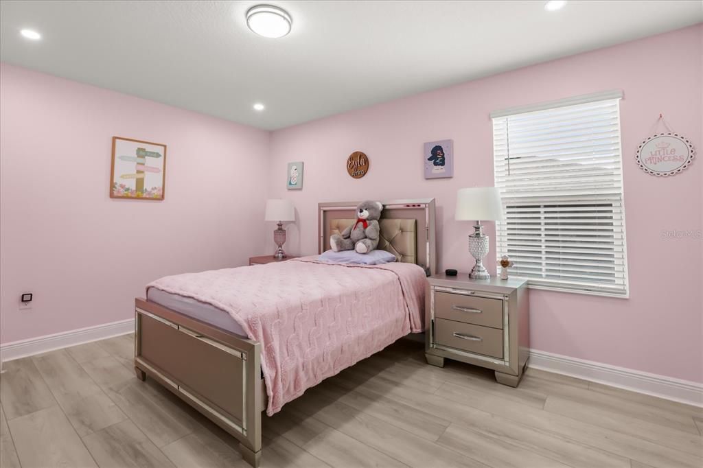En Venta: $865,000 (6 camas, 4 baños, 4638 Pies cuadrados)