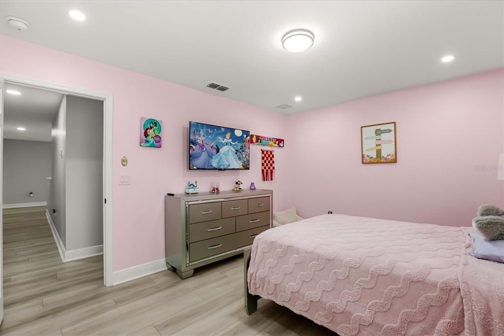 En Venta: $865,000 (6 camas, 4 baños, 4638 Pies cuadrados)