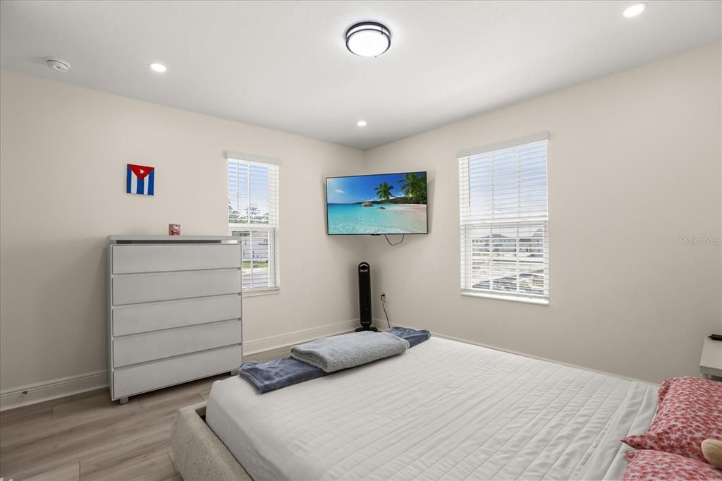 En Venta: $865,000 (6 camas, 4 baños, 4638 Pies cuadrados)