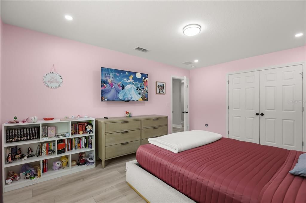 En Venta: $865,000 (6 camas, 4 baños, 4638 Pies cuadrados)