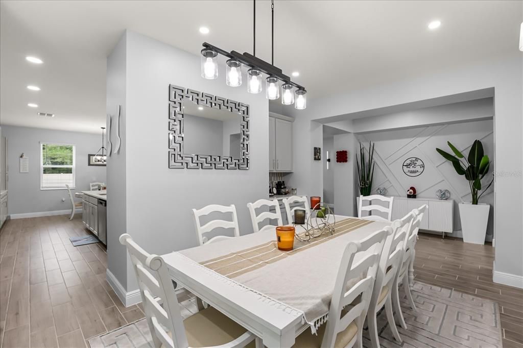 En Venta: $865,000 (6 camas, 4 baños, 4638 Pies cuadrados)