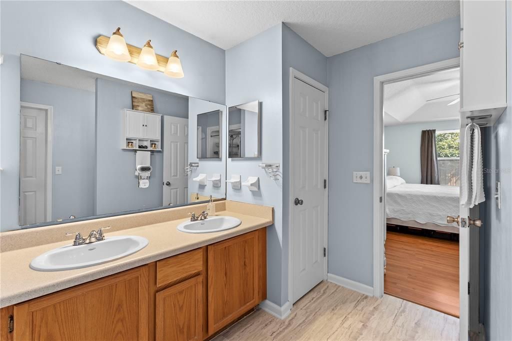 For Sale: $284,900 (3 beds, 2 baths, 1594 Square Feet)