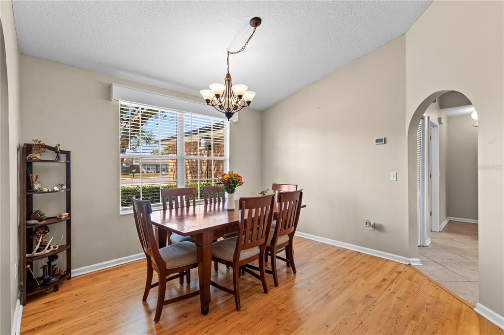 For Sale: $284,900 (3 beds, 2 baths, 1594 Square Feet)