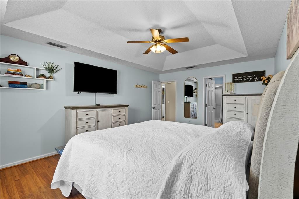 For Sale: $284,900 (3 beds, 2 baths, 1594 Square Feet)