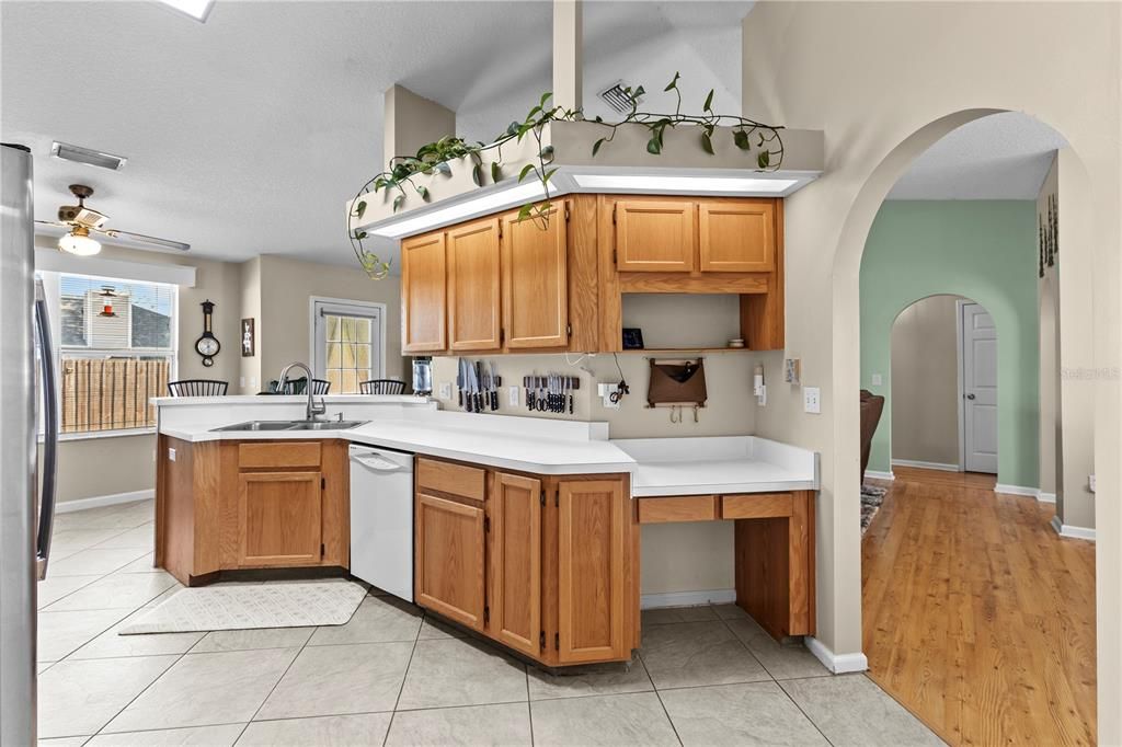 For Sale: $284,900 (3 beds, 2 baths, 1594 Square Feet)
