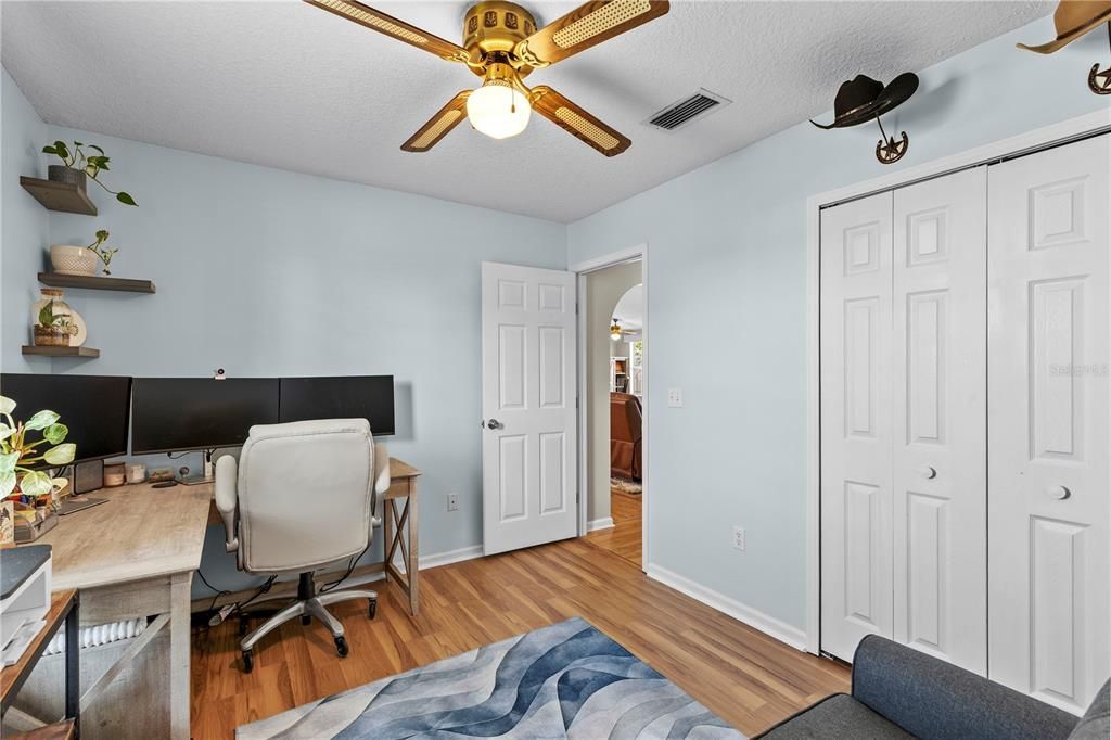 For Sale: $284,900 (3 beds, 2 baths, 1594 Square Feet)