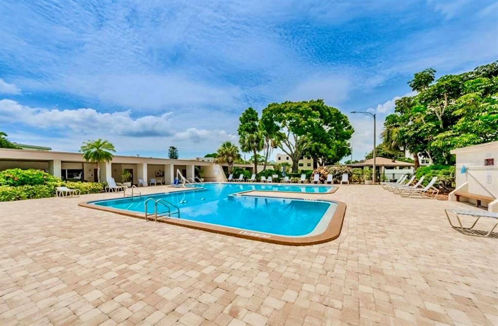 Activo con contrato: $117,000 (2 camas, 2 baños, 830 Pies cuadrados)