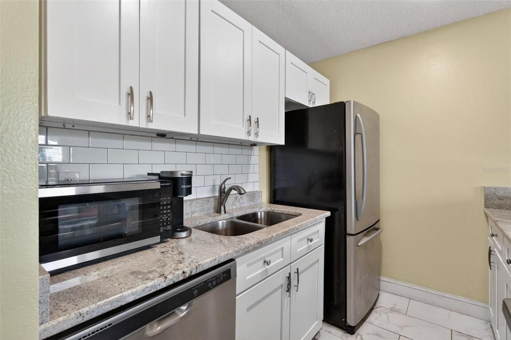 Activo con contrato: $117,000 (2 camas, 2 baños, 830 Pies cuadrados)