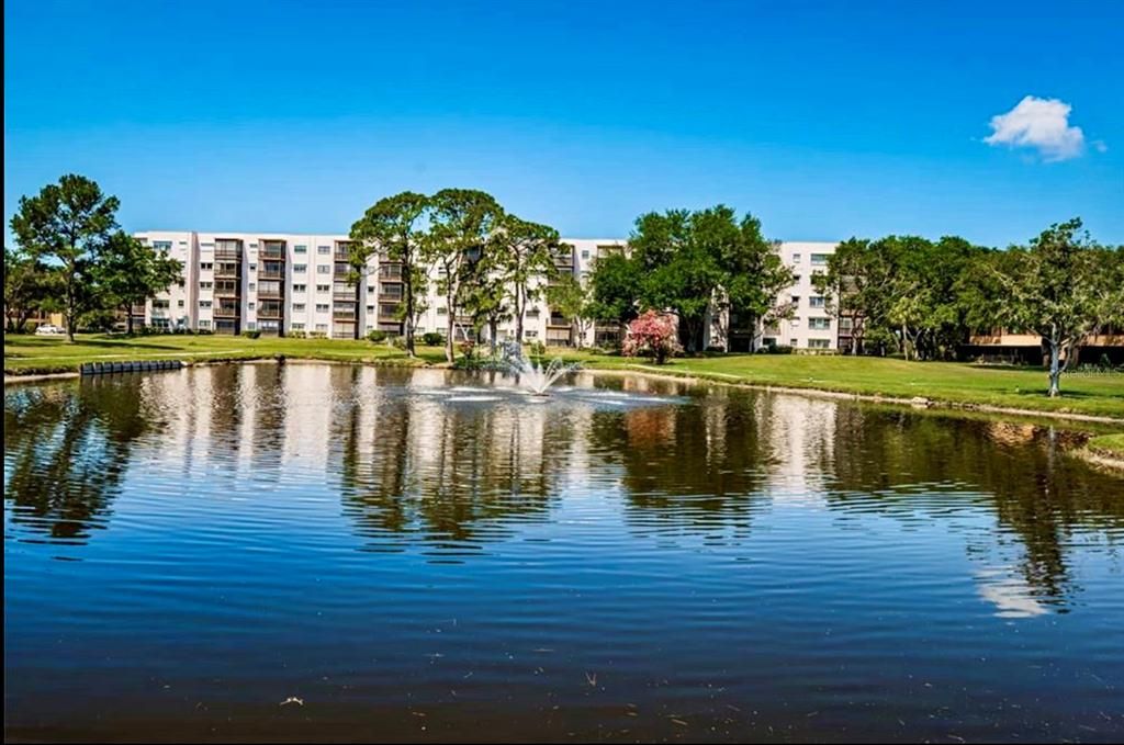 Activo con contrato: $117,000 (2 camas, 2 baños, 830 Pies cuadrados)
