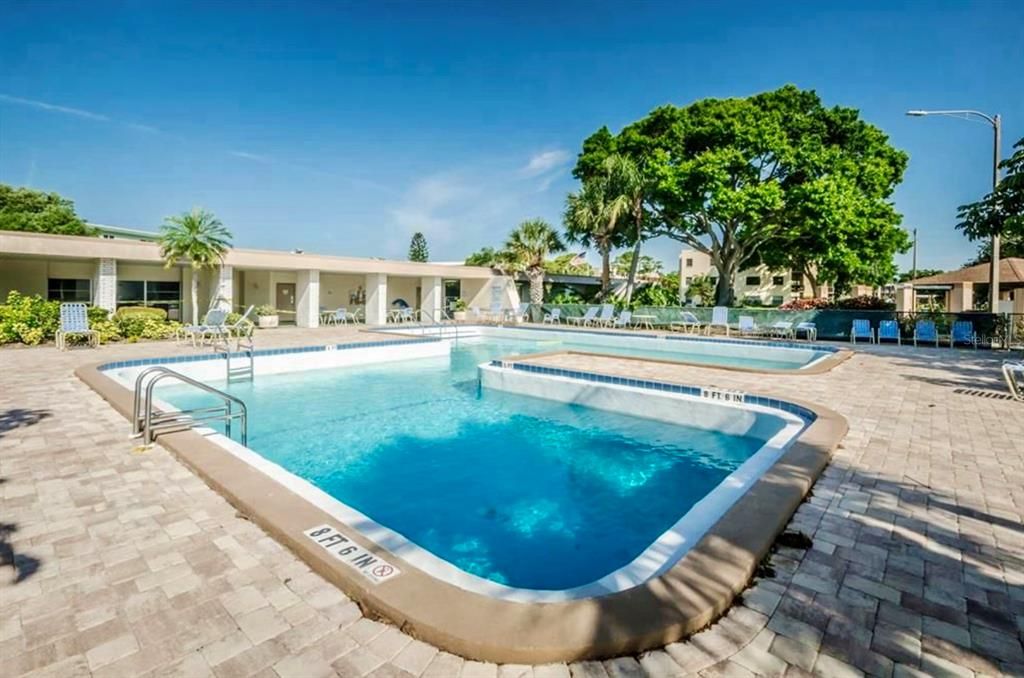 Activo con contrato: $117,000 (2 camas, 2 baños, 830 Pies cuadrados)