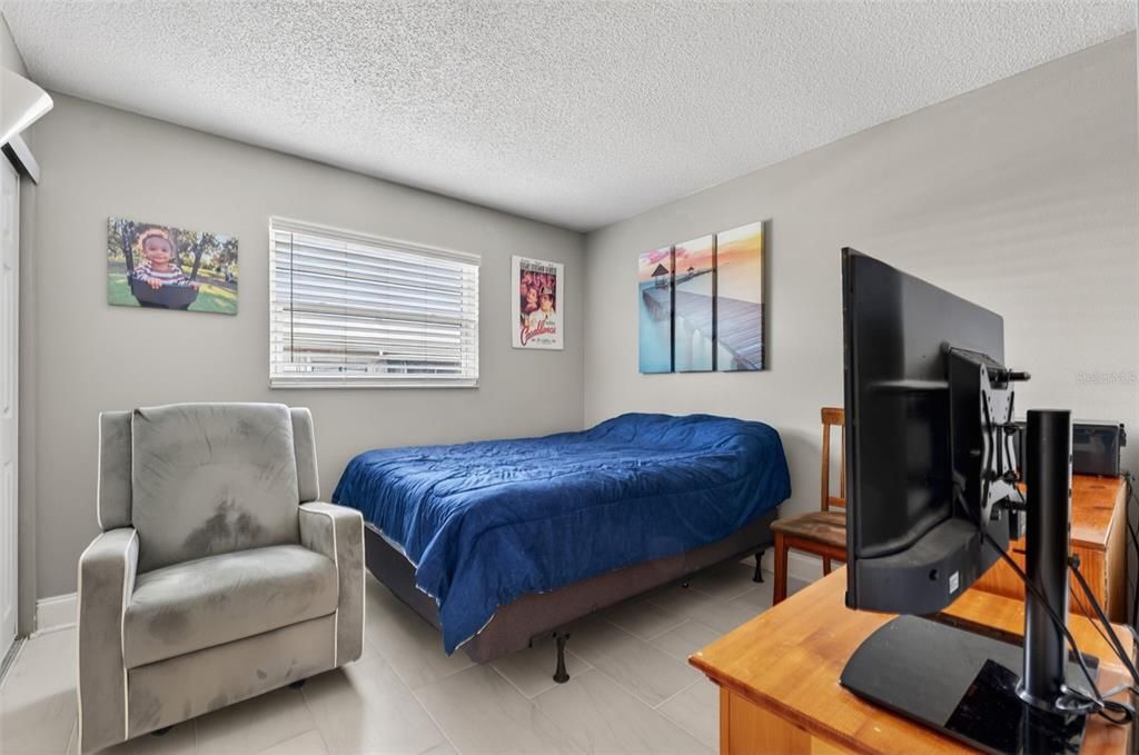 Activo con contrato: $117,000 (2 camas, 2 baños, 830 Pies cuadrados)