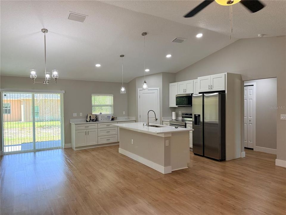 For Rent: $1,900 (3 beds, 2 baths, 1448 Square Feet)