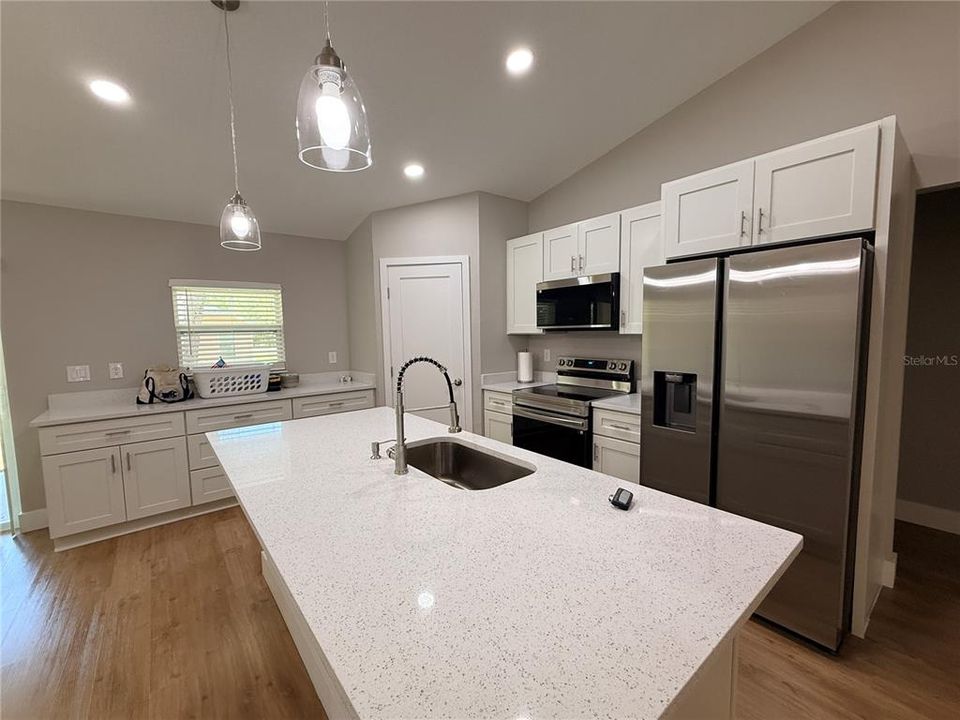 For Rent: $1,900 (3 beds, 2 baths, 1448 Square Feet)