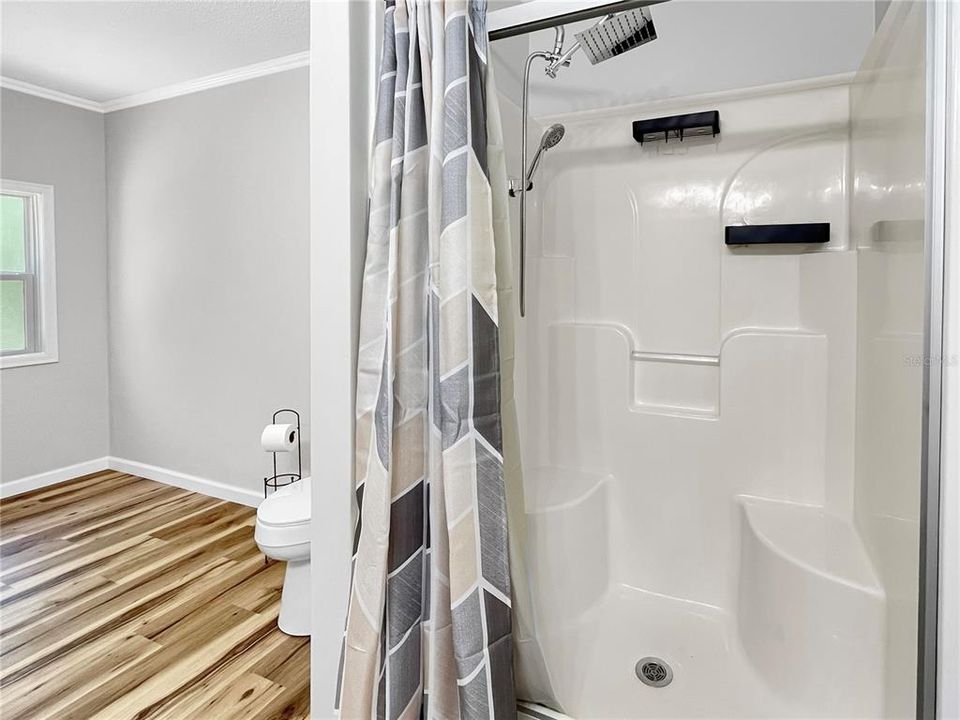 For Sale: $270,000 (5 beds, 3 baths, 2016 Square Feet)