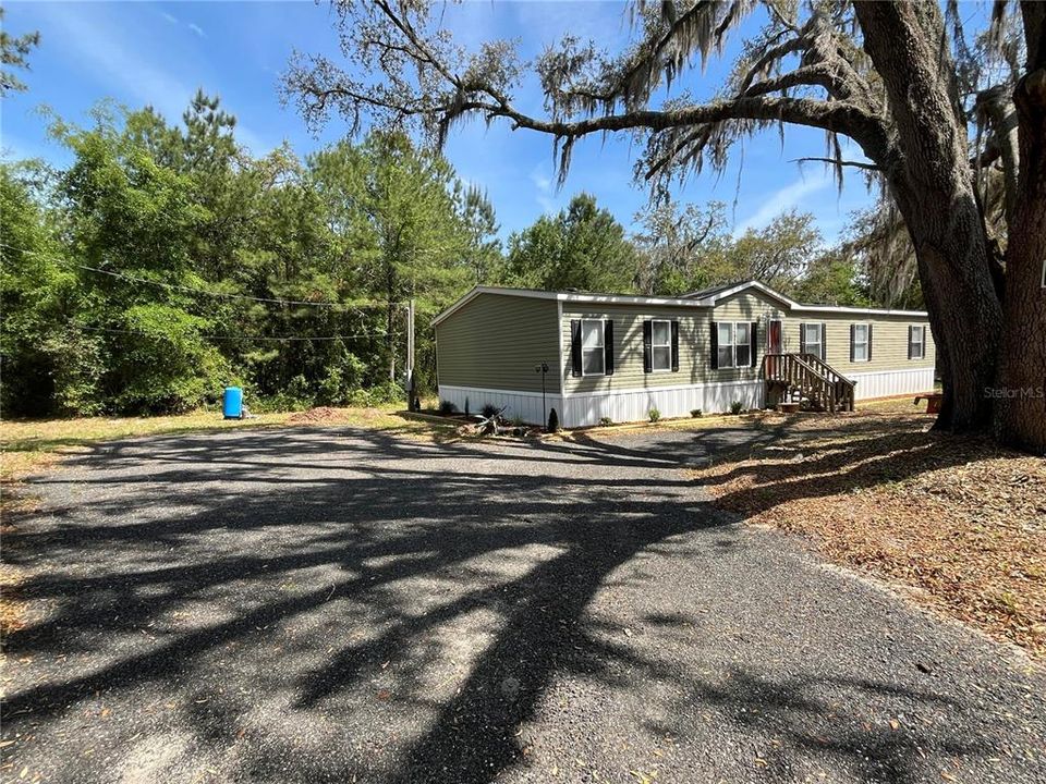 For Sale: $270,000 (5 beds, 3 baths, 2016 Square Feet)
