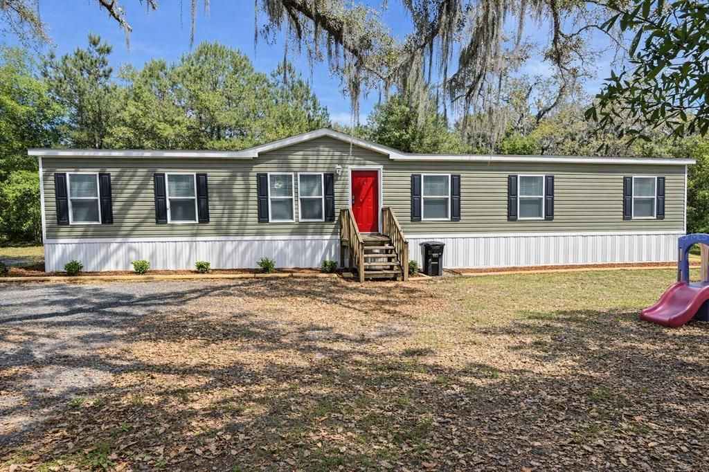 For Sale: $270,000 (5 beds, 3 baths, 2016 Square Feet)