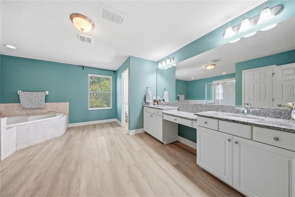 Active With Contract: $464,900 (4 beds, 2 baths, 2950 Square Feet)