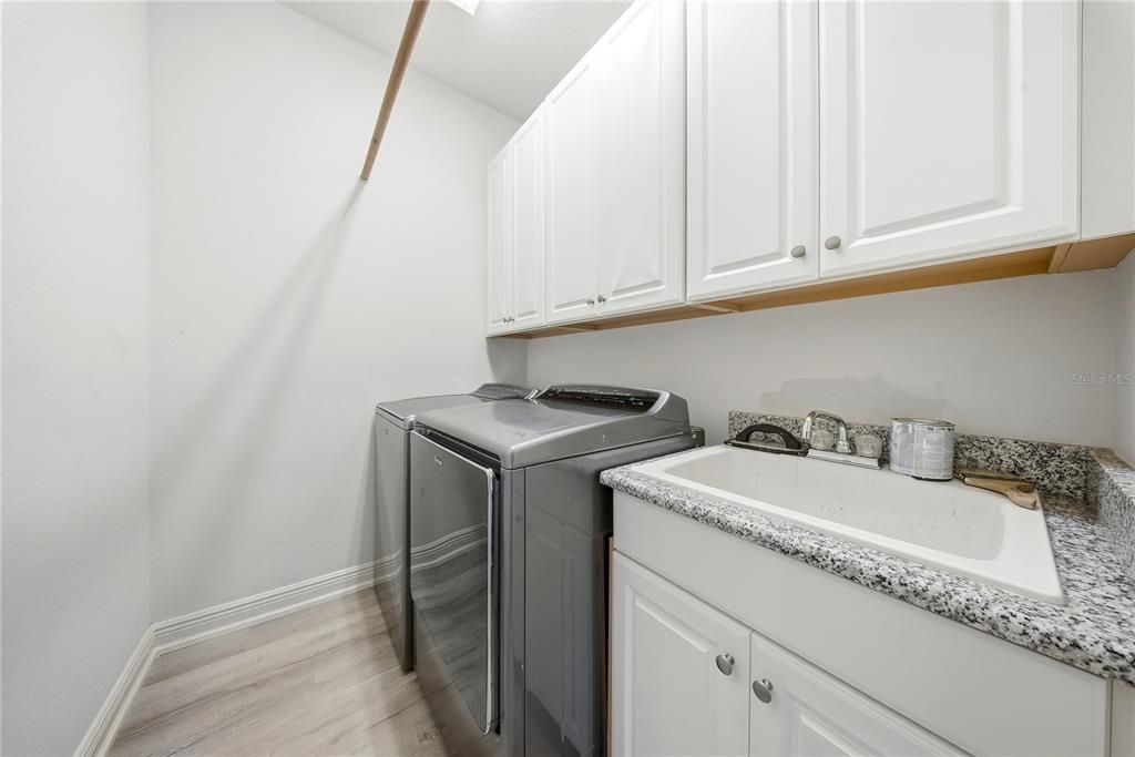 Active With Contract: $464,900 (4 beds, 2 baths, 2950 Square Feet)