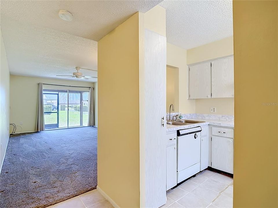 For Sale: $74,500 (1 beds, 1 baths, 714 Square Feet)