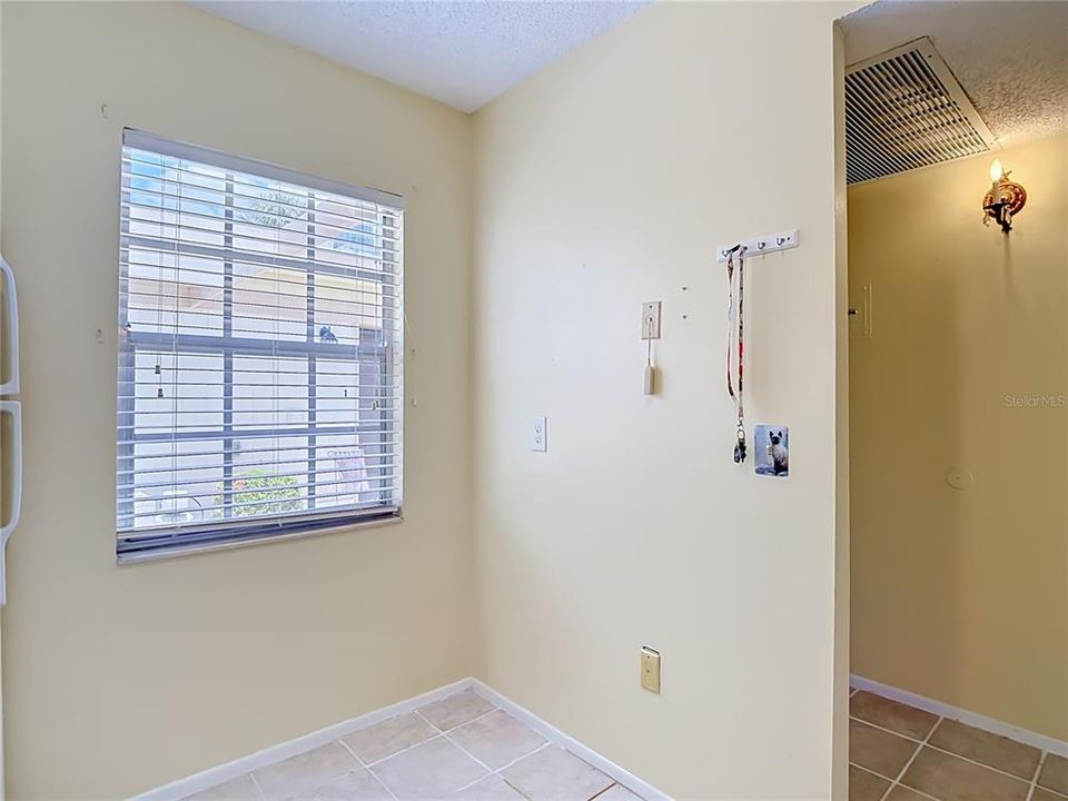 For Sale: $74,500 (1 beds, 1 baths, 714 Square Feet)