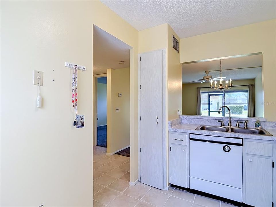 For Sale: $74,500 (1 beds, 1 baths, 714 Square Feet)