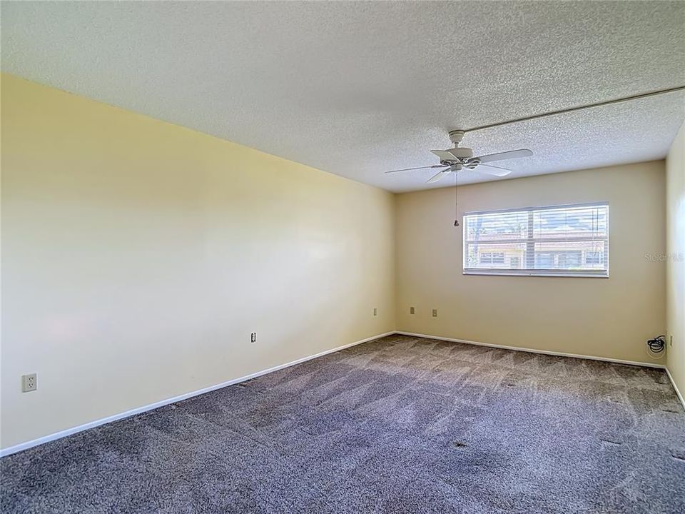For Sale: $74,500 (1 beds, 1 baths, 714 Square Feet)