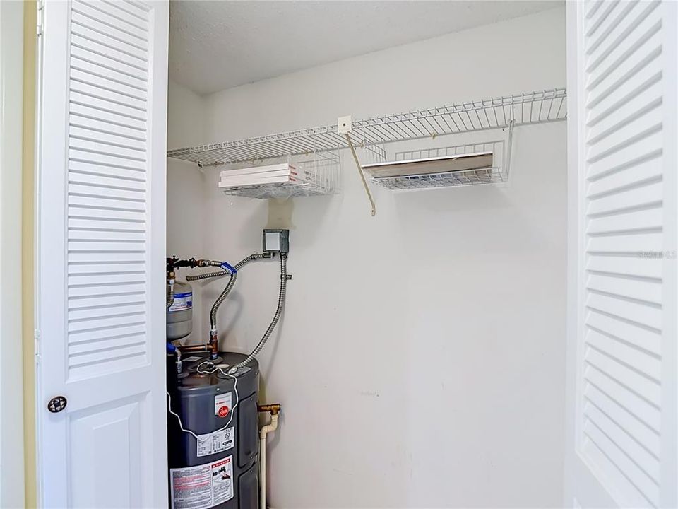 For Sale: $74,500 (1 beds, 1 baths, 714 Square Feet)