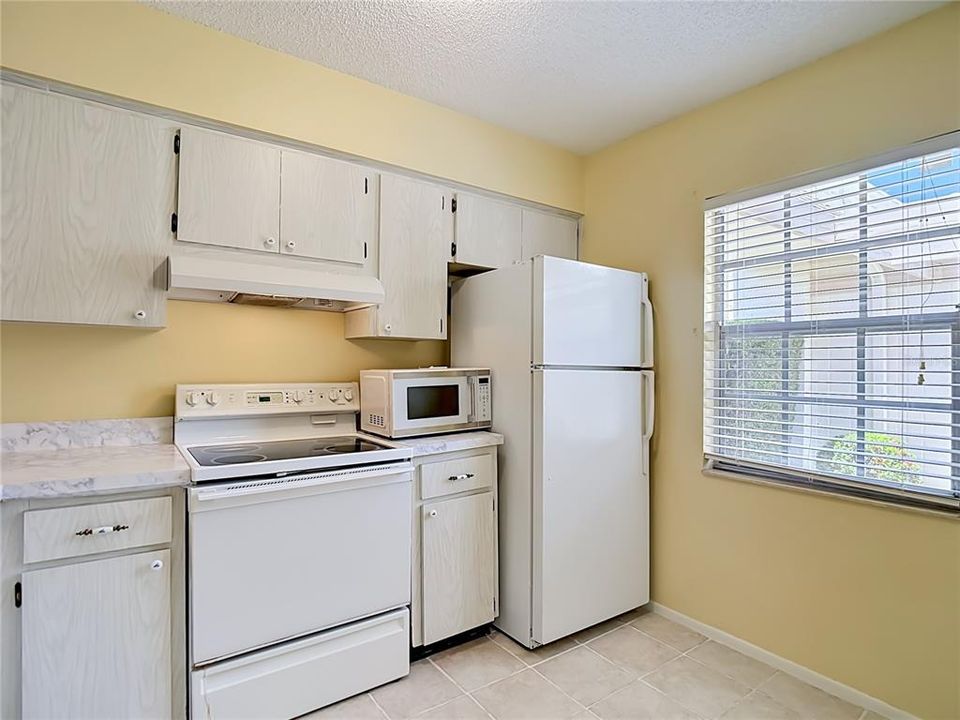 For Sale: $74,500 (1 beds, 1 baths, 714 Square Feet)