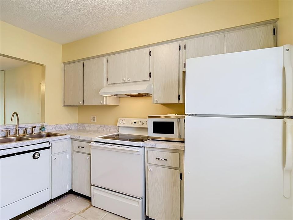 For Sale: $74,500 (1 beds, 1 baths, 714 Square Feet)